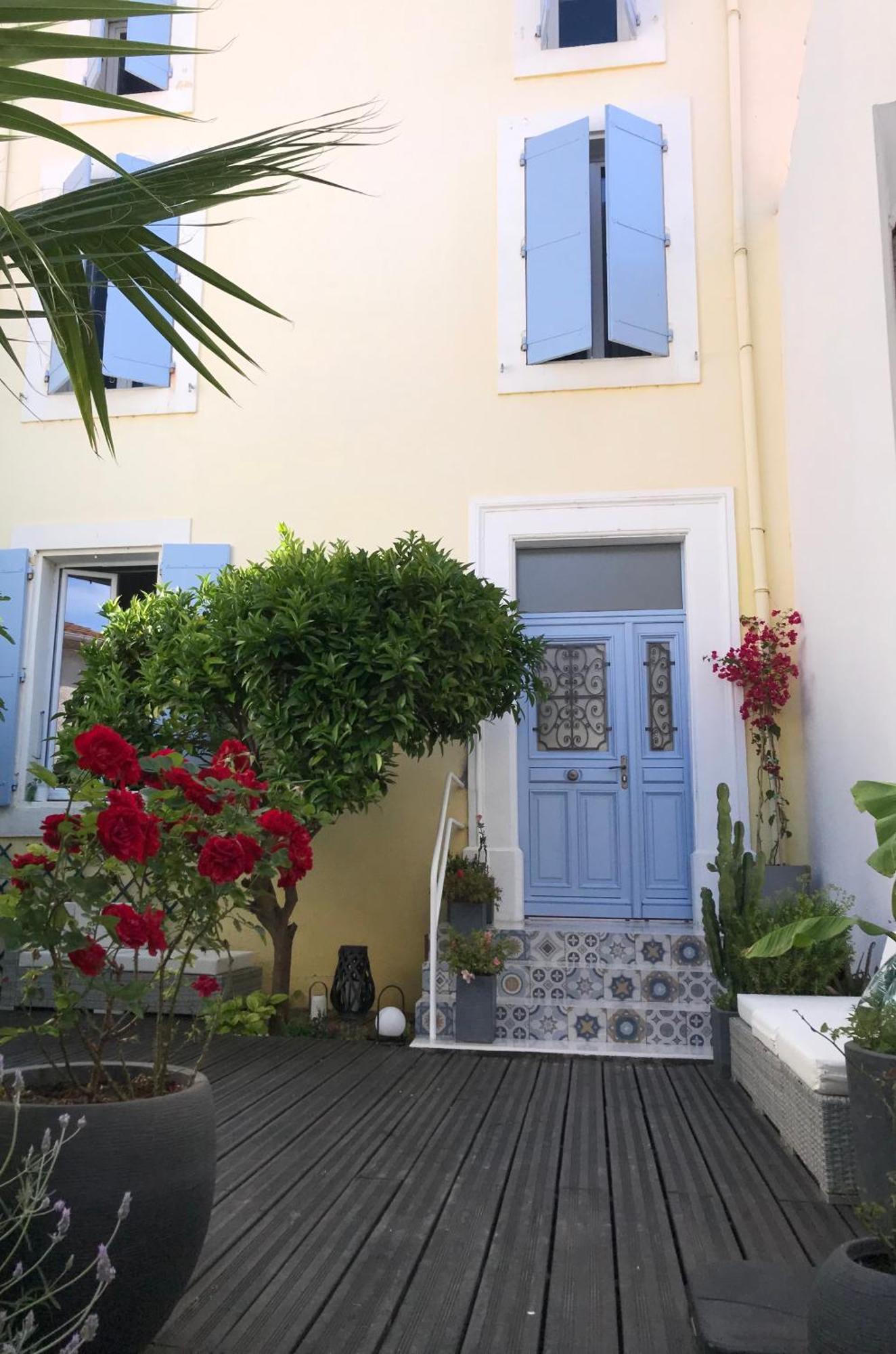 Notre Maison Aux Volets Bleus Ouveillan Exteriér fotografie